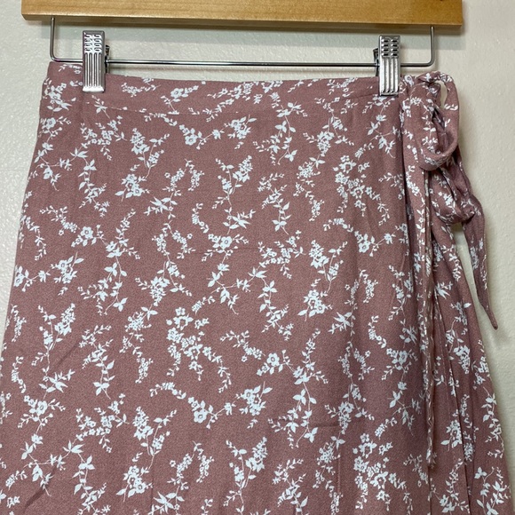 Urban Romantics - Pink & White Floral Midi Wrap Skirt - Picture 14 of 14